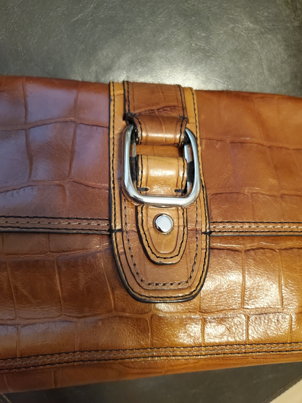 Fossil Tan Croc-Embossed Leather Shoulder Bag with Silver Buckle - Picture 3 of 6
